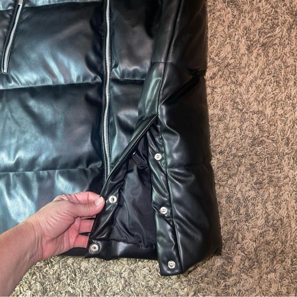 Vigoss Sz L Hooded Black Vegan Faux Leather Quilted Puffer Vest Pockets Womens - Picture 6 of 14